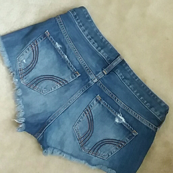 HOLLISTER LOW-RISE RIPPED DENIM BOYFRIEND SHORTS😍 - Picture 2 of 8